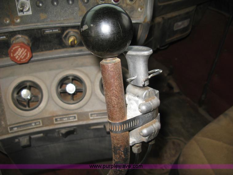 image for item H9410 1985 Mack RW600 Superliner tender truck