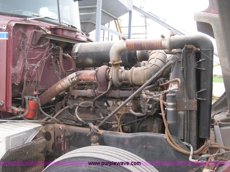 image for item H9410 1985 Mack RW600 Superliner tender truck