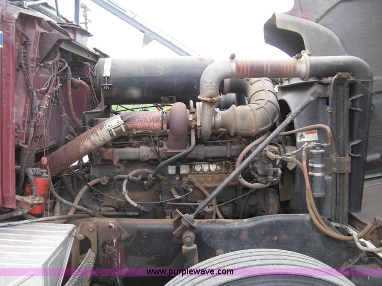 image for item H9410 1985 Mack RW600 Superliner tender truck