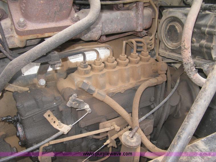 image for item H9410 1985 Mack RW600 Superliner tender truck