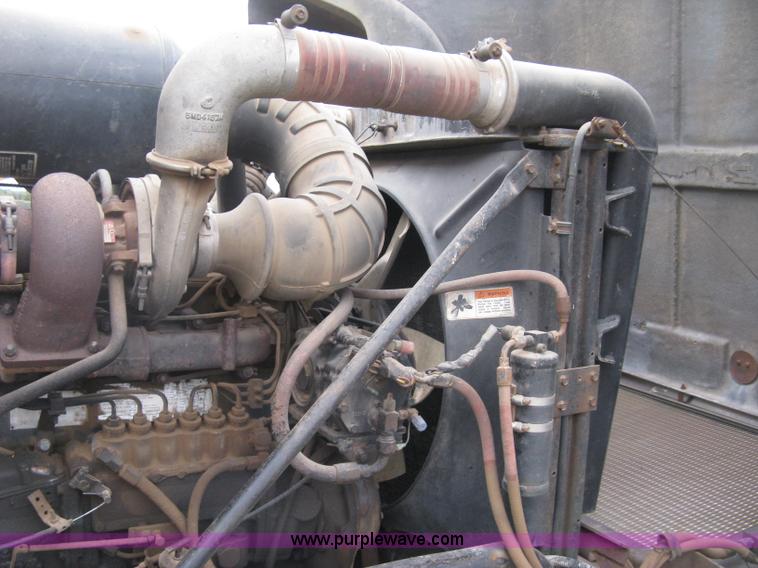 image for item H9410 1985 Mack RW600 Superliner tender truck