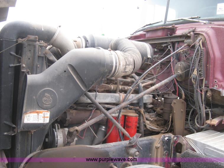 image for item H9410 1985 Mack RW600 Superliner tender truck