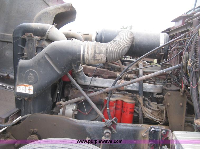 image for item H9410 1985 Mack RW600 Superliner tender truck