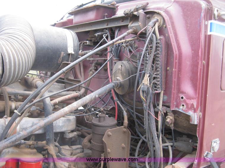 image for item H9410 1985 Mack RW600 Superliner tender truck