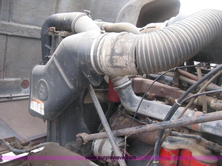 image for item H9410 1985 Mack RW600 Superliner tender truck