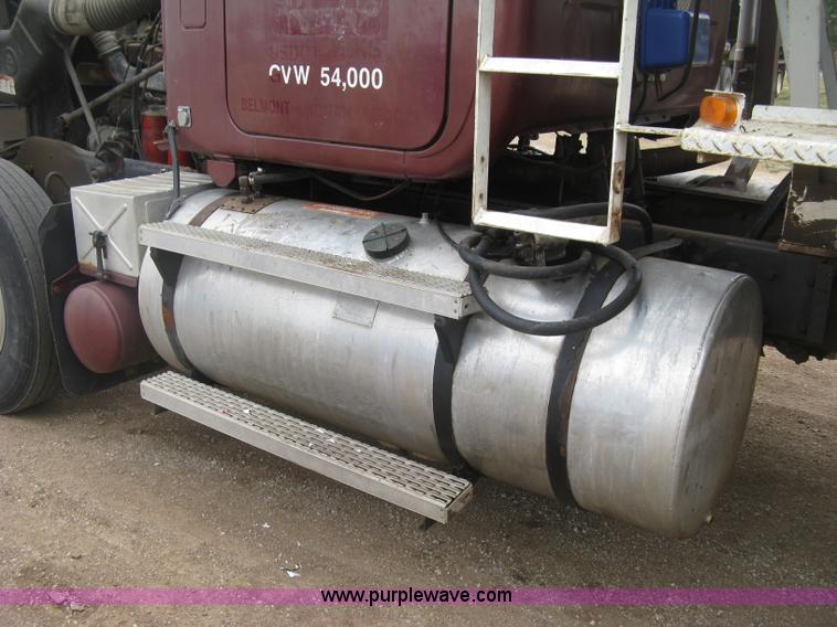 image for item H9410 1985 Mack RW600 Superliner tender truck