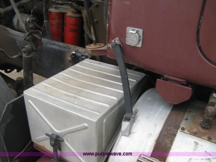 image for item H9410 1985 Mack RW600 Superliner tender truck