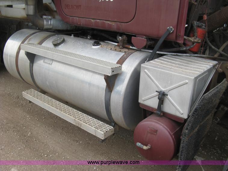 image for item H9410 1985 Mack RW600 Superliner tender truck