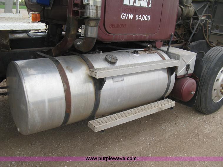 image for item H9410 1985 Mack RW600 Superliner tender truck