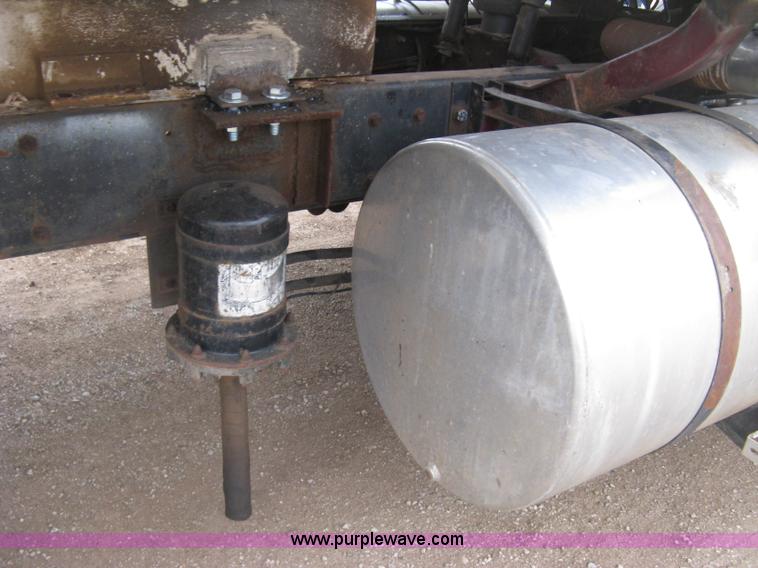 image for item H9410 1985 Mack RW600 Superliner tender truck