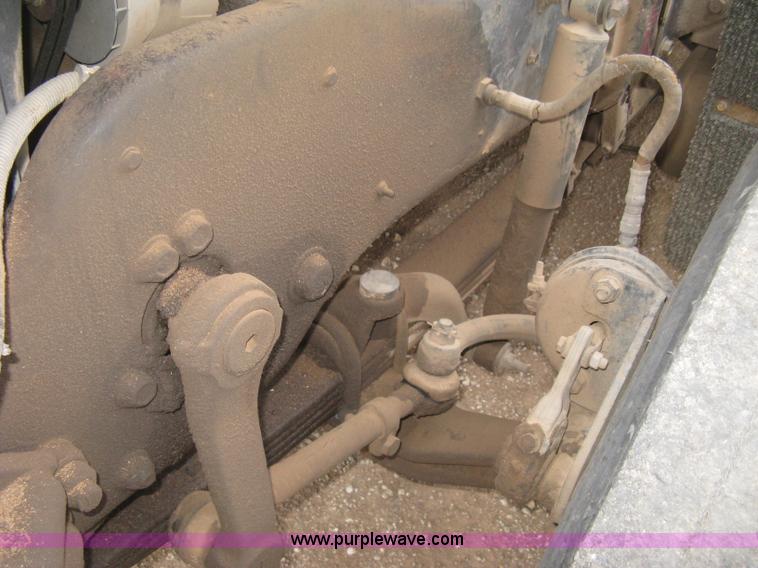 image for item H9410 1985 Mack RW600 Superliner tender truck