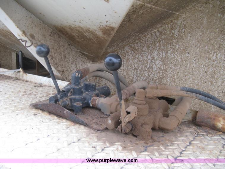 image for item H9410 1985 Mack RW600 Superliner tender truck