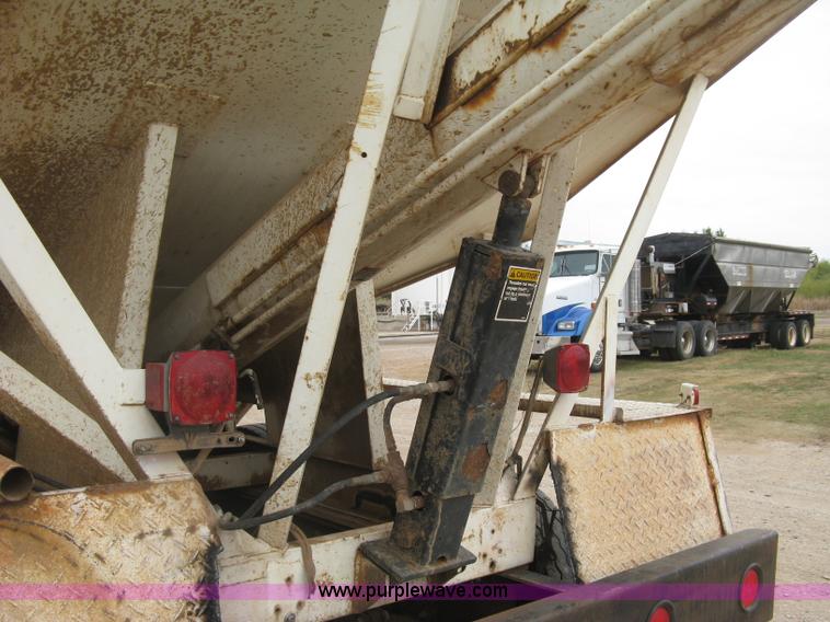 image for item H9410 1985 Mack RW600 Superliner tender truck