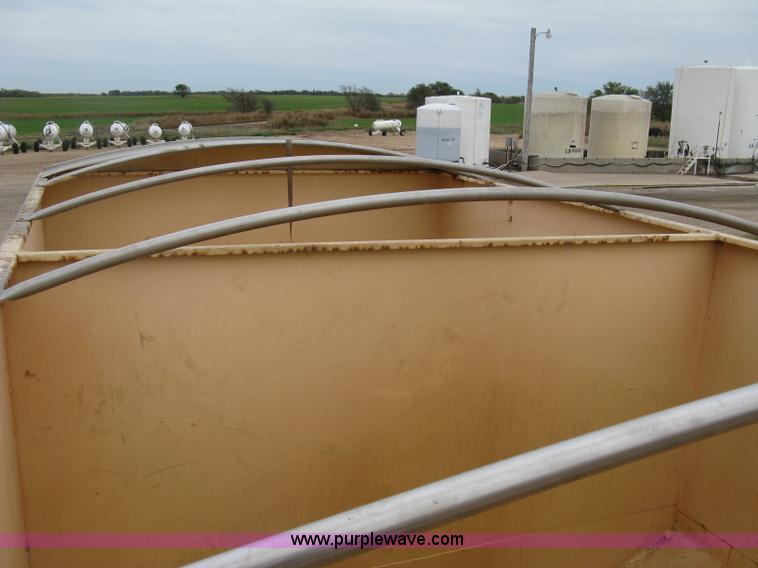 image for item H9410 1985 Mack RW600 Superliner tender truck