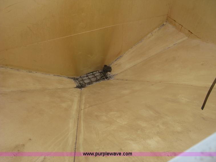 image for item H9410 1985 Mack RW600 Superliner tender truck