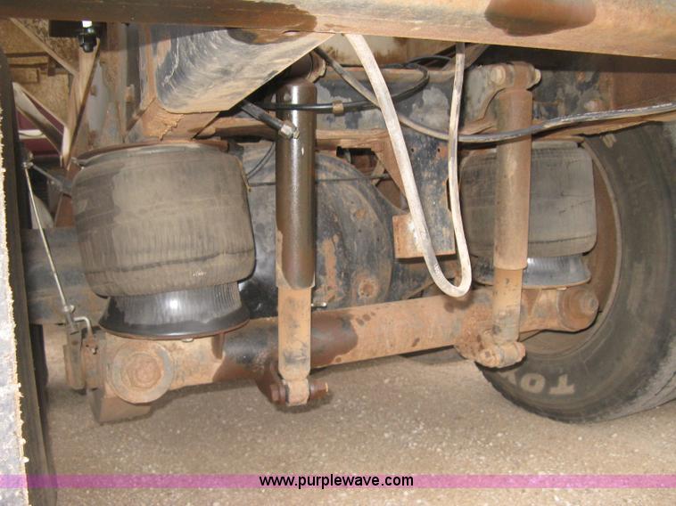 image for item H9410 1985 Mack RW600 Superliner tender truck