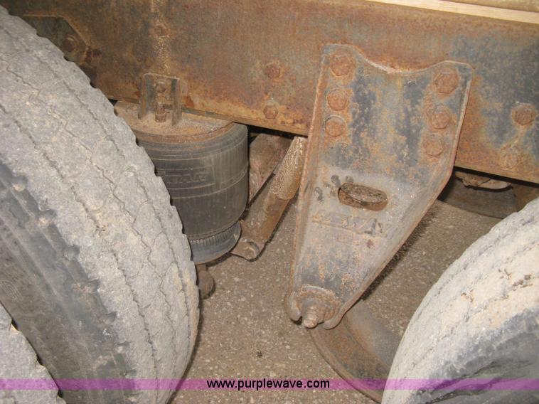 image for item H9410 1985 Mack RW600 Superliner tender truck