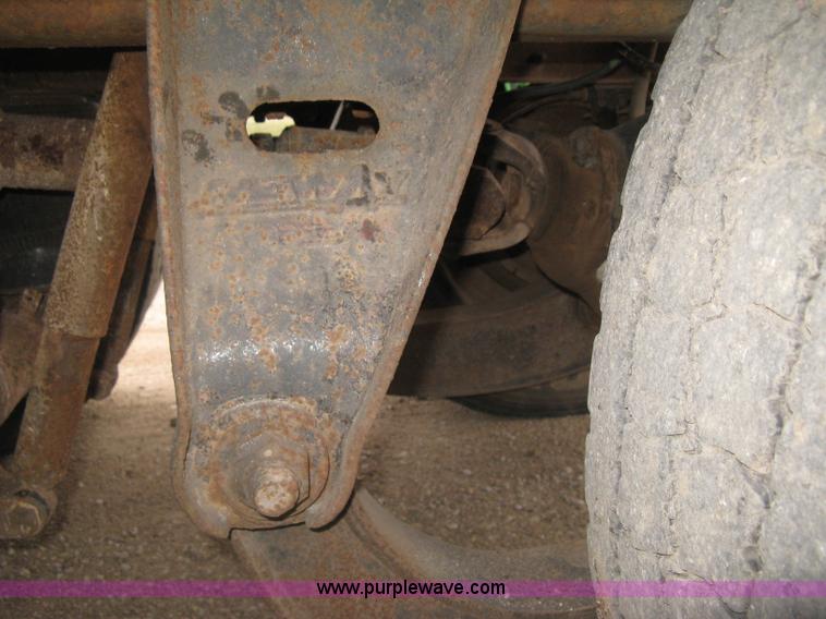 image for item H9410 1985 Mack RW600 Superliner tender truck