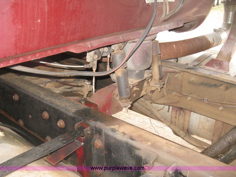 image for item H9410 1985 Mack RW600 Superliner tender truck