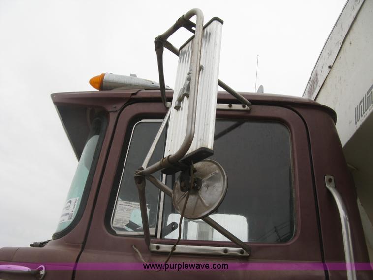 image for item H9410 1985 Mack RW600 Superliner tender truck