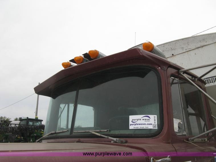 image for item H9410 1985 Mack RW600 Superliner tender truck