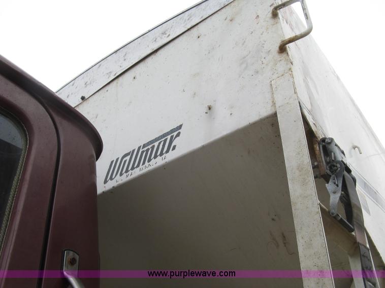 image for item H9410 1985 Mack RW600 Superliner tender truck