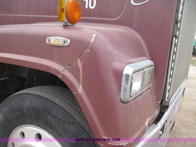 image for item H9410 1985 Mack RW600 Superliner tender truck