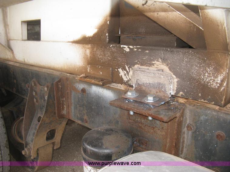 image for item H9410 1985 Mack RW600 Superliner tender truck