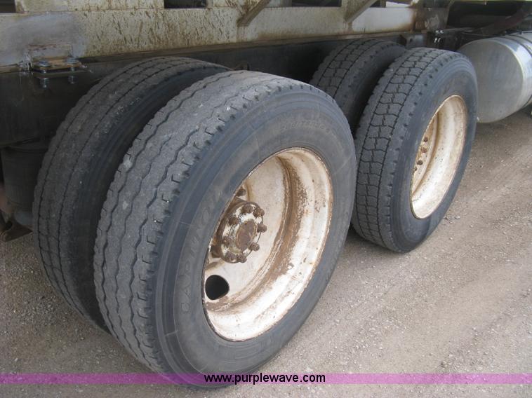 image for item H9410 1985 Mack RW600 Superliner tender truck