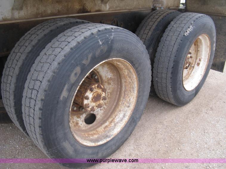 image for item H9410 1985 Mack RW600 Superliner tender truck