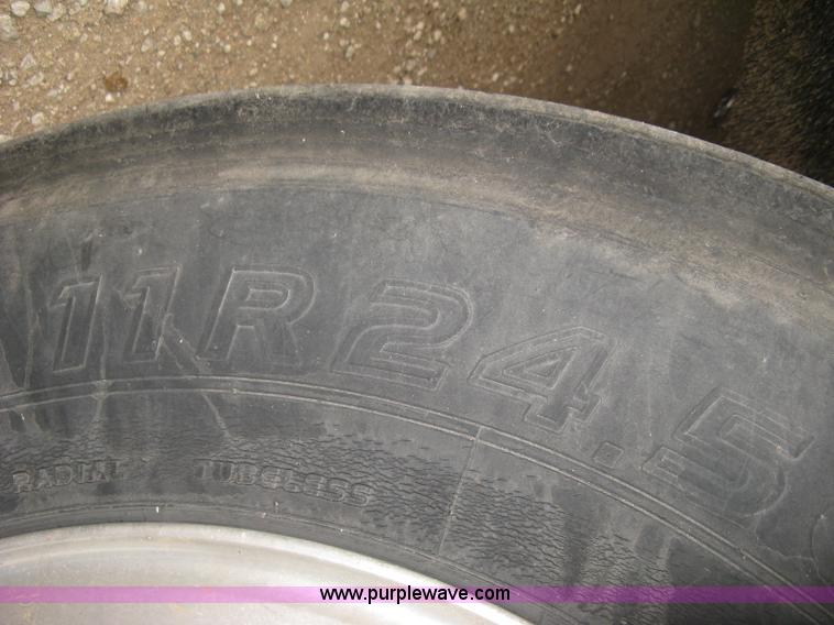 image for item H9410 1985 Mack RW600 Superliner tender truck