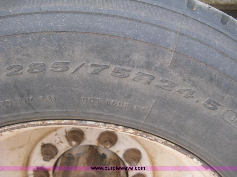 image for item H9410 1985 Mack RW600 Superliner tender truck