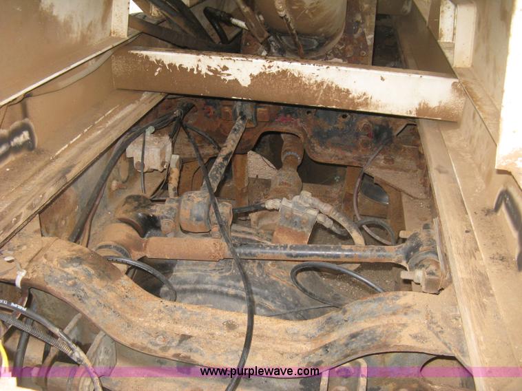 image for item H9410 1985 Mack RW600 Superliner tender truck