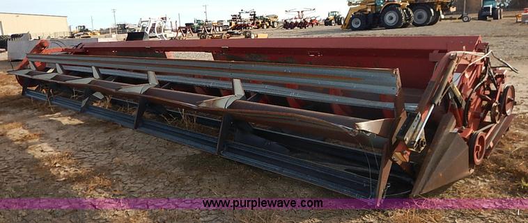 image for item I5225 1989 Case IH 1010 head