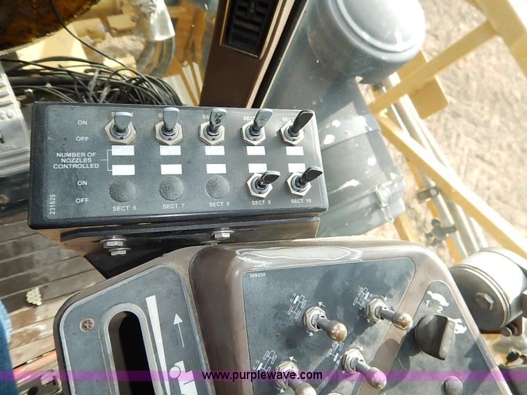 image for item I5228 1999 Ag-Chem RoGator 854 self-propelled sprayer