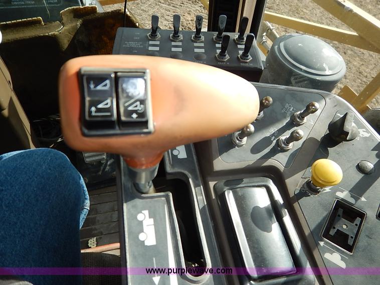 image for item I5228 1999 Ag-Chem RoGator 854 self-propelled sprayer