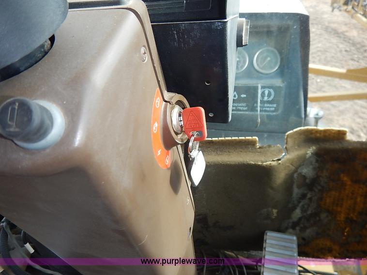 image for item I5228 1999 Ag-Chem RoGator 854 self-propelled sprayer