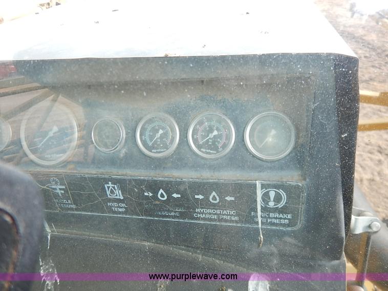 image for item I5228 1999 Ag-Chem RoGator 854 self-propelled sprayer