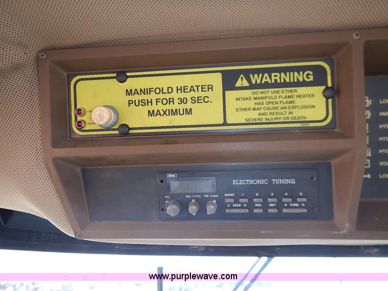 image for item I5228 1999 Ag-Chem RoGator 854 self-propelled sprayer