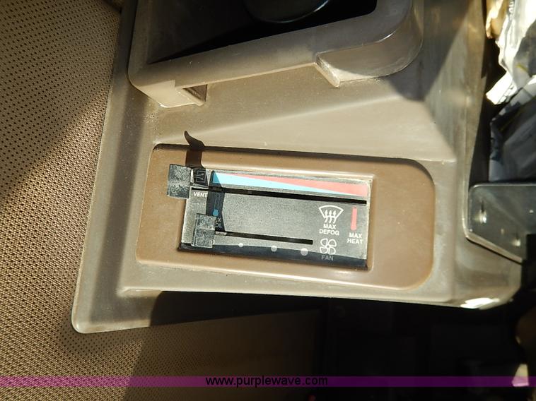 image for item I5228 1999 Ag-Chem RoGator 854 self-propelled sprayer