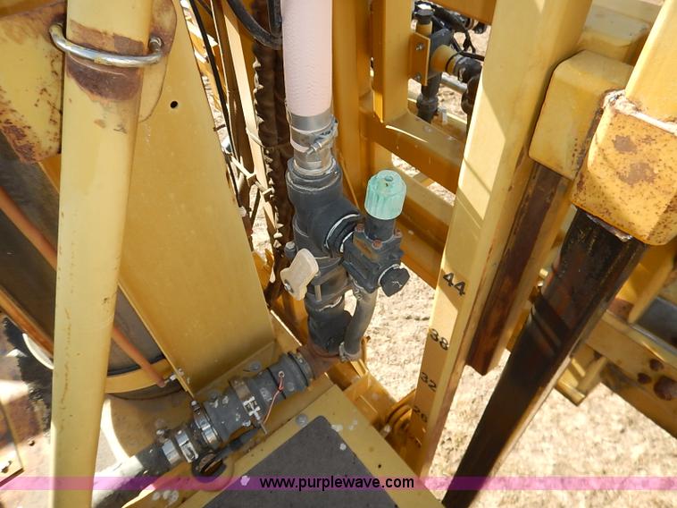 image for item I5228 1999 Ag-Chem RoGator 854 self-propelled sprayer