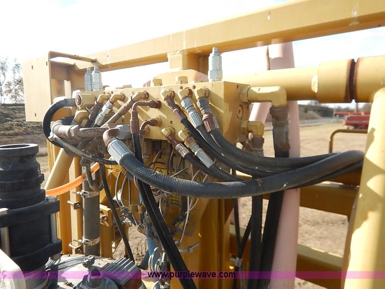 image for item I5228 1999 Ag-Chem RoGator 854 self-propelled sprayer