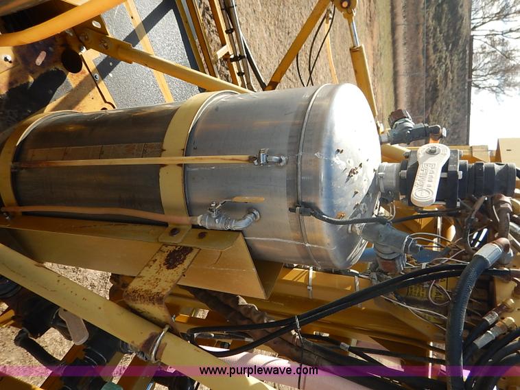 image for item I5228 1999 Ag-Chem RoGator 854 self-propelled sprayer