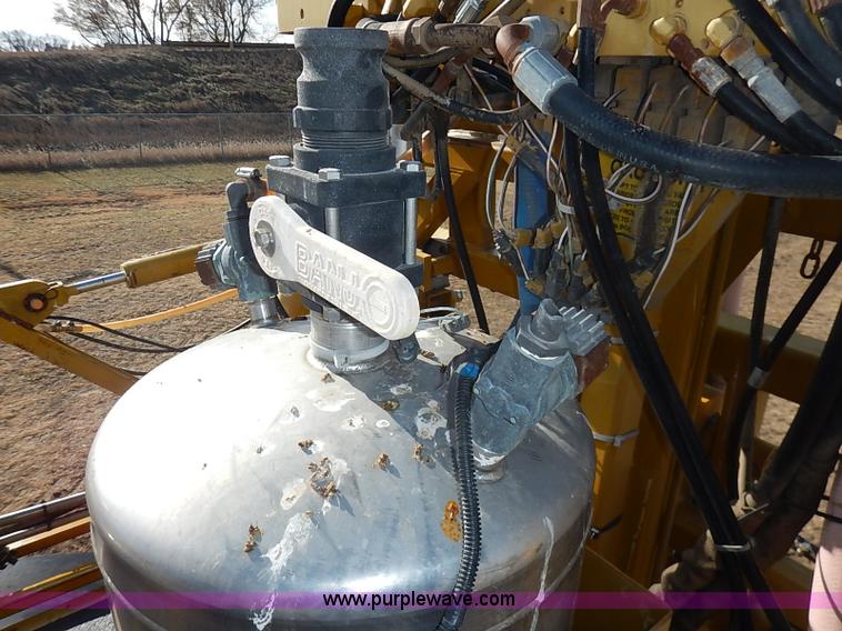 image for item I5228 1999 Ag-Chem RoGator 854 self-propelled sprayer