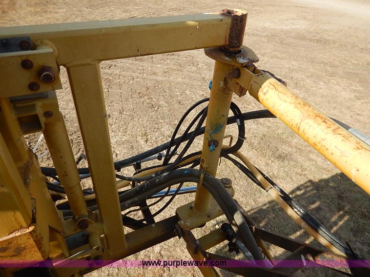 image for item I5228 1999 Ag-Chem RoGator 854 self-propelled sprayer