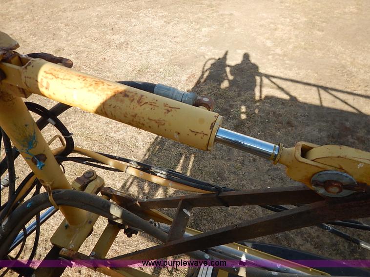 image for item I5228 1999 Ag-Chem RoGator 854 self-propelled sprayer