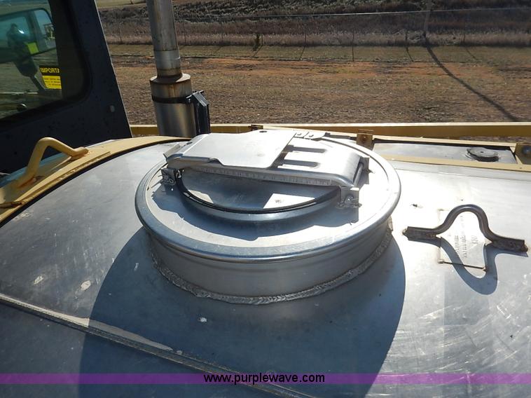 image for item I5228 1999 Ag-Chem RoGator 854 self-propelled sprayer