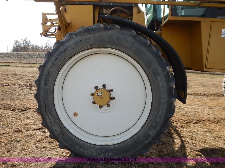 image for item I5228 1999 Ag-Chem RoGator 854 self-propelled sprayer