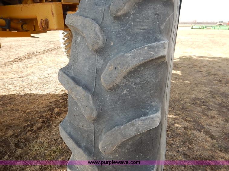 image for item I5228 1999 Ag-Chem RoGator 854 self-propelled sprayer