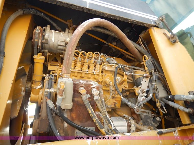 image for item I5228 1999 Ag-Chem RoGator 854 self-propelled sprayer